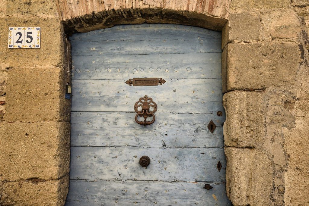 découvrez notre vaste sélection de portes, alliant style et fonctionnalité. que vous recherchiez des portes intérieures, extérieures ou sur mesure, trouvez l'inspiration pour embellir votre foyer tout en assurant sécurité et confort.