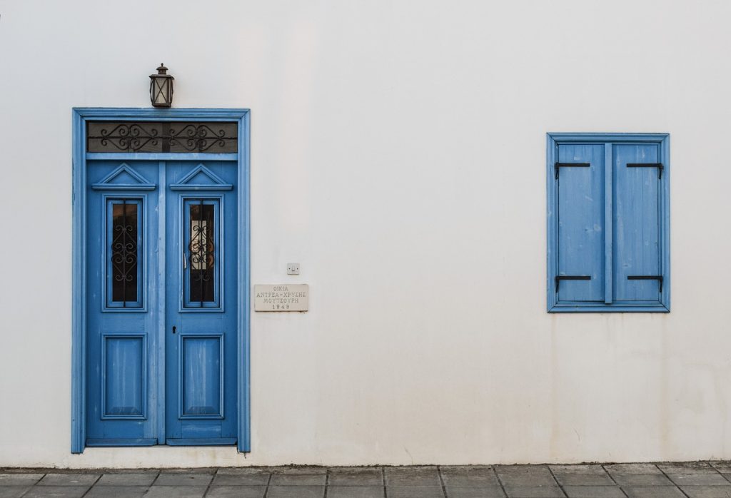 découvrez les différentes finitions pour portes en aluminium, alliant esthétique et durabilité. explorez nos options pour embellir votre espace tout en bénéficiant d'une résistance optimale aux intempéries.