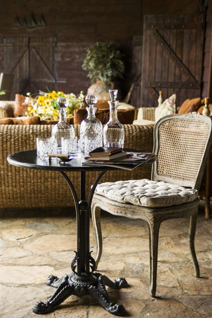 découvrez notre gamme de meubles en aluminium, alliant modernité et durabilité. parfaits pour embellir votre espace intérieur ou extérieur, nos meubles sont conçus pour résister aux intempéries tout en offrant un style contemporain. adoptez l'élégance et la fonctionnalité avec nos créations uniques en aluminium.