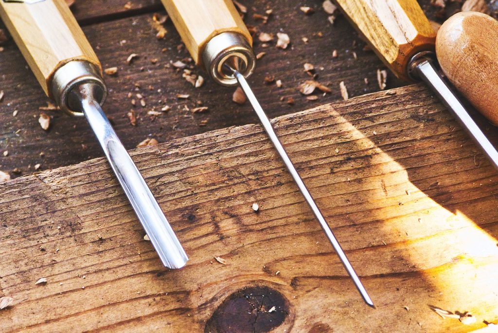 découvrez notre sélection d'outils de menuiserie pour tous vos projets de bricolage, que vous soyez débutant ou expert. trouvez tout le matériel nécessaire pour travailler le bois avec précision et créativité.